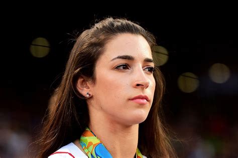 Aly Raisman, Olivia Culpo pose nude in 2018 Sports Illustrated。